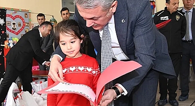 Vali Akkoyun Sarıveliler'de Öğrencilerin Karne Mutluluğuna Ortak Oldu