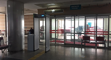 Hastane Giriş Kapılarına X Ray Cihazları Konuldu. Ama Başında Görevli Yok