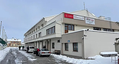 Karaman Valiliği Resmi Yardım Toplama Merkezi Yunus Emre Spor Salonu