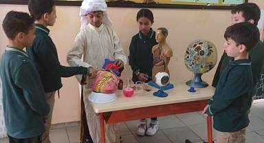 Öğrenci İbn-İ Sina Oldu Arkadaşlarına Ecdadını Anlattı