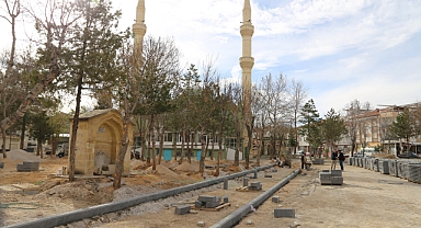 Yeşil Cami çevresi yenileniyor