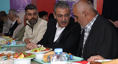 Vali Akkoyun Afetzede Vatandaşlarımızın Sofrasına Misafir Oldu.