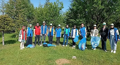 Gençler Önce Eğlendi Sonra Çevre Temizliği Yaptı
