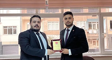 CHP Gençlik Kollarında Kan Değişimi. Durmaz Görevini Günay'a Teslim Etti