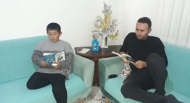 En uzun geceyi kitap okuyarak geçirdiler