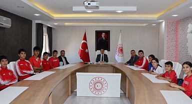 Şampiyon sporculardan Kaymakam Ünlü'ye ziyaret