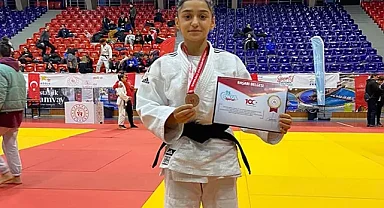 Elmas Göktaş'tan Bronz Madalya