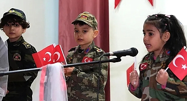 Minik öğrencilerin okudukları şiirler duygulu anlar yaşattı