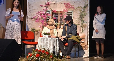 Necip Fazıl Kısakürek SBL Öğrencilerinden Usta Oyunculara Taş Çıkartan Sahne Performansı