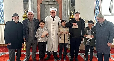 Camiyi seviyoruz namazla buluşuyoruz