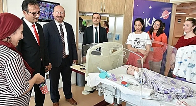 23 Nisan'ı Hastanede Karşılayan Miniklere Sürpriz Ziyaret
