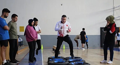 Gençlik ve Spor İl Müdürü Mustafa Karadeniz’den Adaylara Moral Ziyareti
