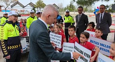 Vali Çiçekli; Trafik Haftası Kapsamında Çocuklarla Bir Araya Geldi