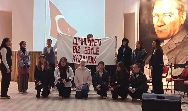 Güzel Sanatlar Lisesi’nde Cumhuriyet Coşkusu: “Cumhuriyet Oratoryosu” Ayakta Alkışlandı