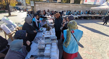 Karaman Aktekke Meydanı’nda “Gazze İçin Hayır Kermesi” Yoğun İlgi Görüyor