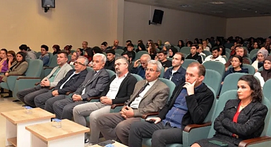 KMÜ’de “Cumhuriyet’in 102. Yılında Modernleşme Hamlesi” Konferansı Düzenlendi