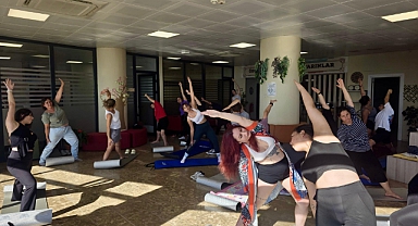 İzmirli Gençler “Yoga Saati” Etkinliğinde Buluştu