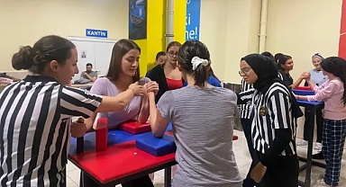 Karaman’da Bilek Güreşi Turnuvası Nefes Kesti